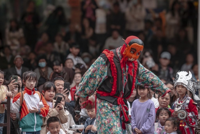 $vo['fname']|default='傩戏是国家非遗名录，傩戏里面的祈福消灾，上刀山，牵姻缘等戏曲皆为主导.傩的表演者古称巫觋、祭师，被视为沟通神鬼与常人的“通灵”者，表演时装扮上各种服饰面具，模仿与扮演神鬼的动作形神，借神鬼之名以驱鬼逐疫，祈福求愿。  贵州民族民间傩戏系统，主要有两个系列，三个层次。具有民族多、品种多、层次多、分布广、保存完整等特点。