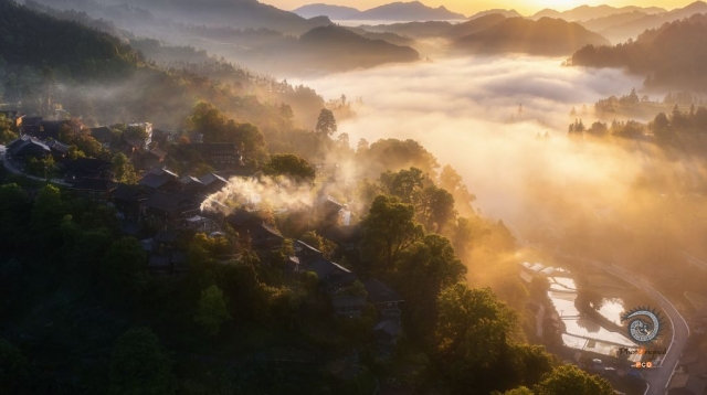 $vo['fname']|default='贵州省剑河县少数民族村落基佑村早晨迷雾缭绕、风景如画。
摄影：罗子钧，电话13985291365，2022年5月3日摄于剑河县基佑村。