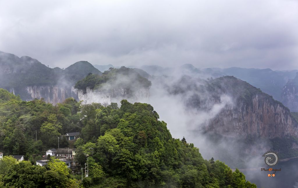 烟雨苗寨