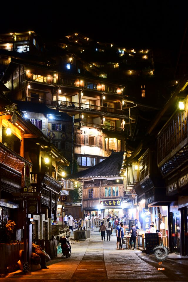 苖寨夜景