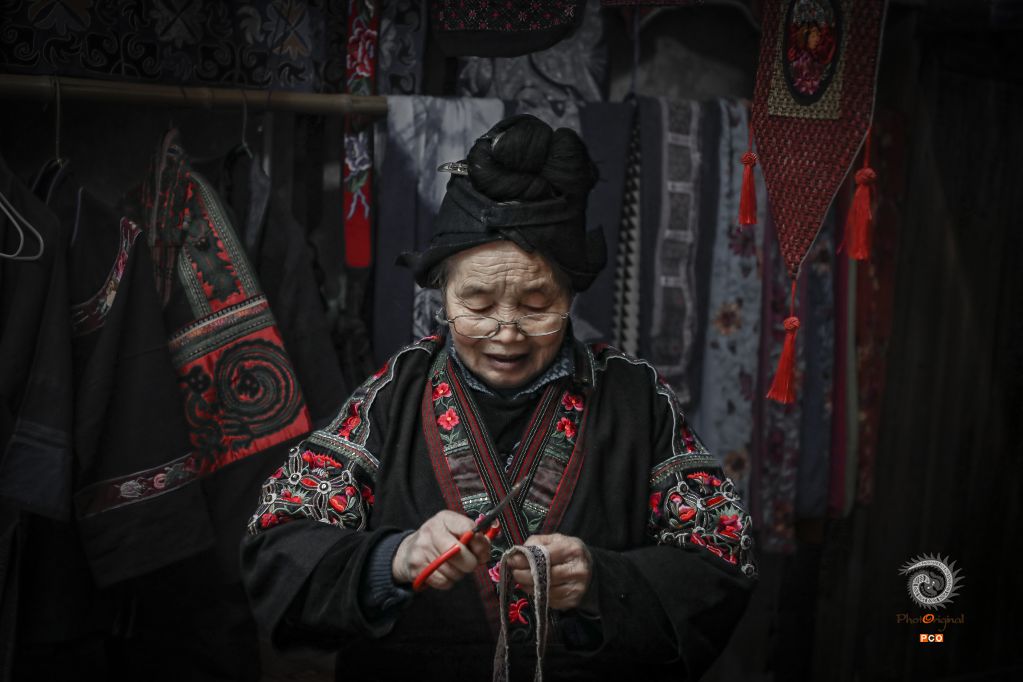 《苗绣》