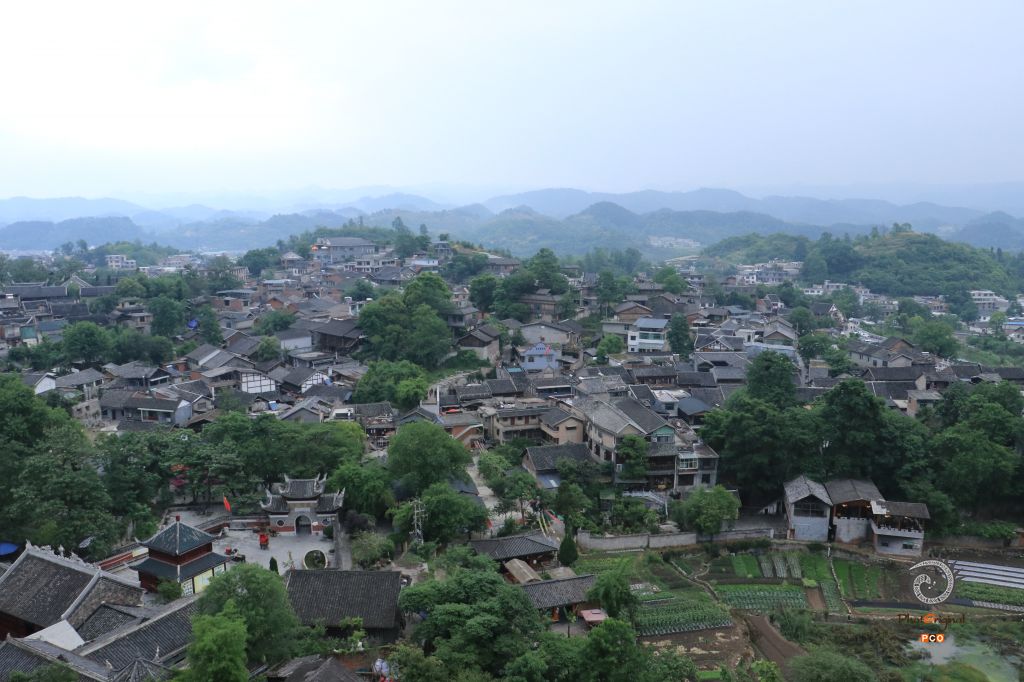 远山与村落