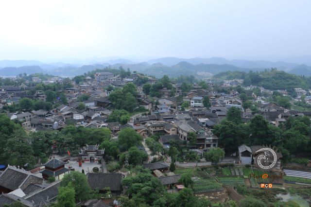 远山与村落