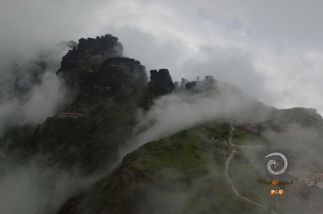 迷雾中的梵净山