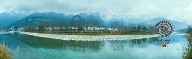 《青山碧水》