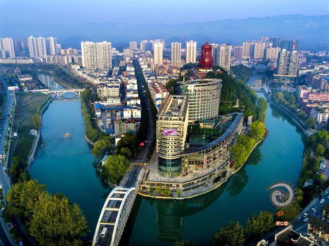 《湄江河的早晨》