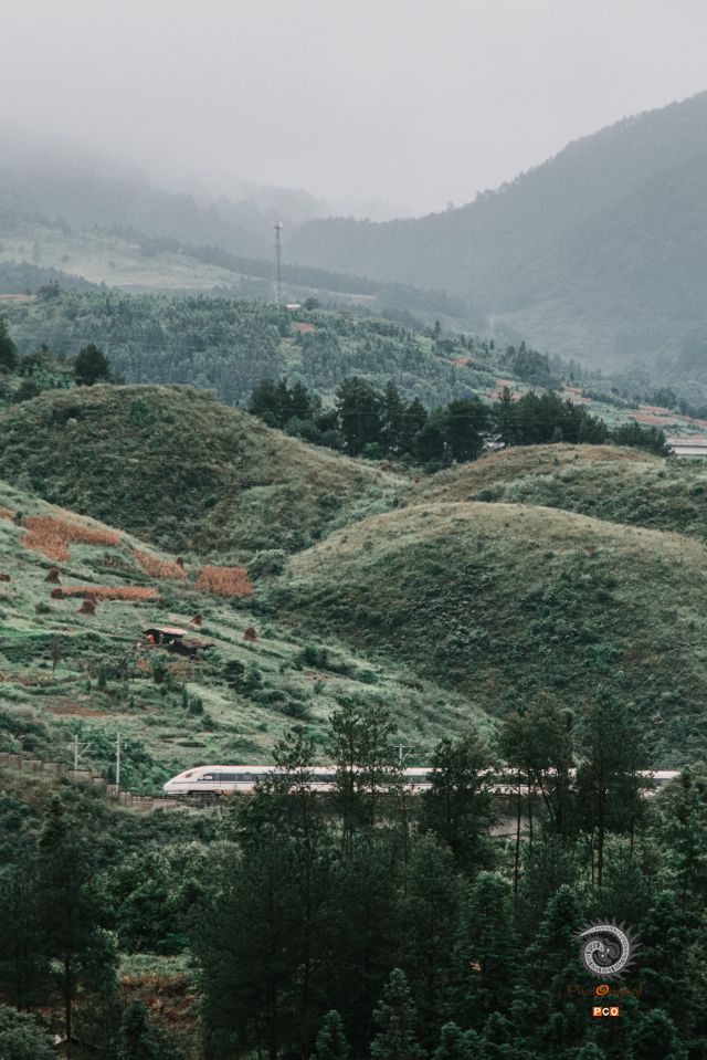 翻山越岭