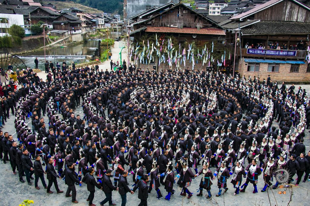 侗族千人踩歌堂感党恩