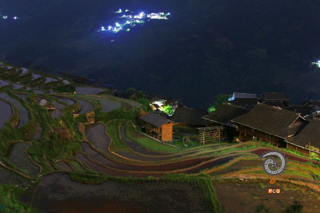 《田间夜色》