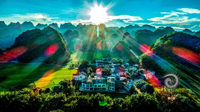七彩万峰林