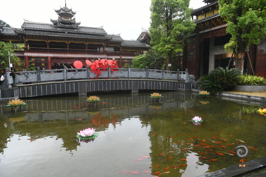 《温泉一角》