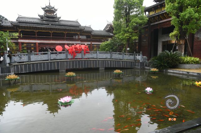 《温泉一角》