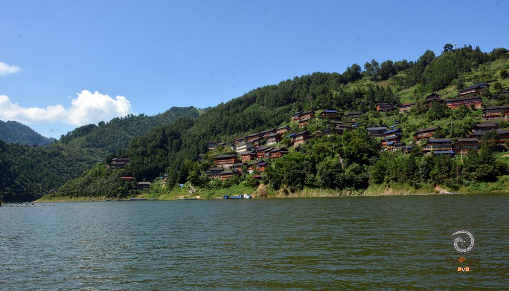 《天蓝地绿水清》