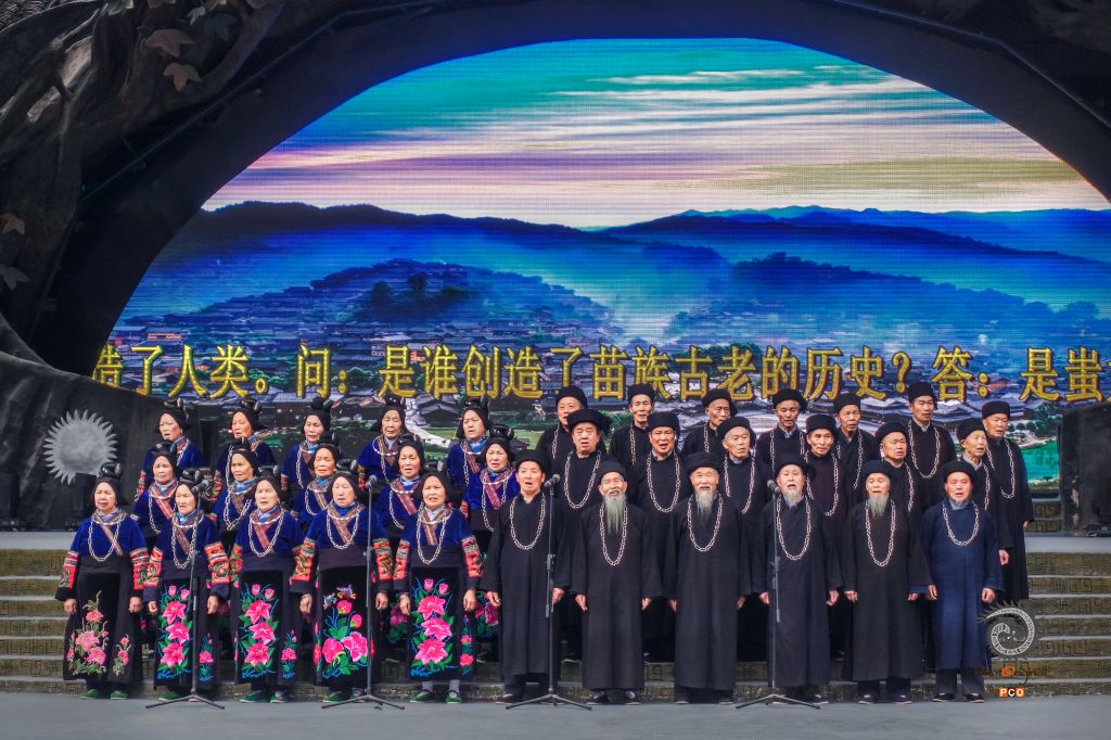 苗寨老人爱唱歌