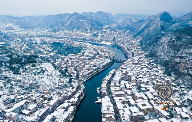 雪中古城