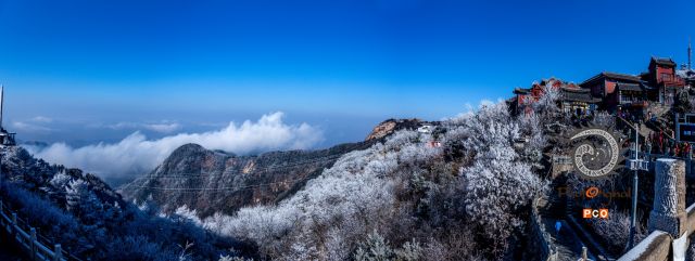 天街雪山