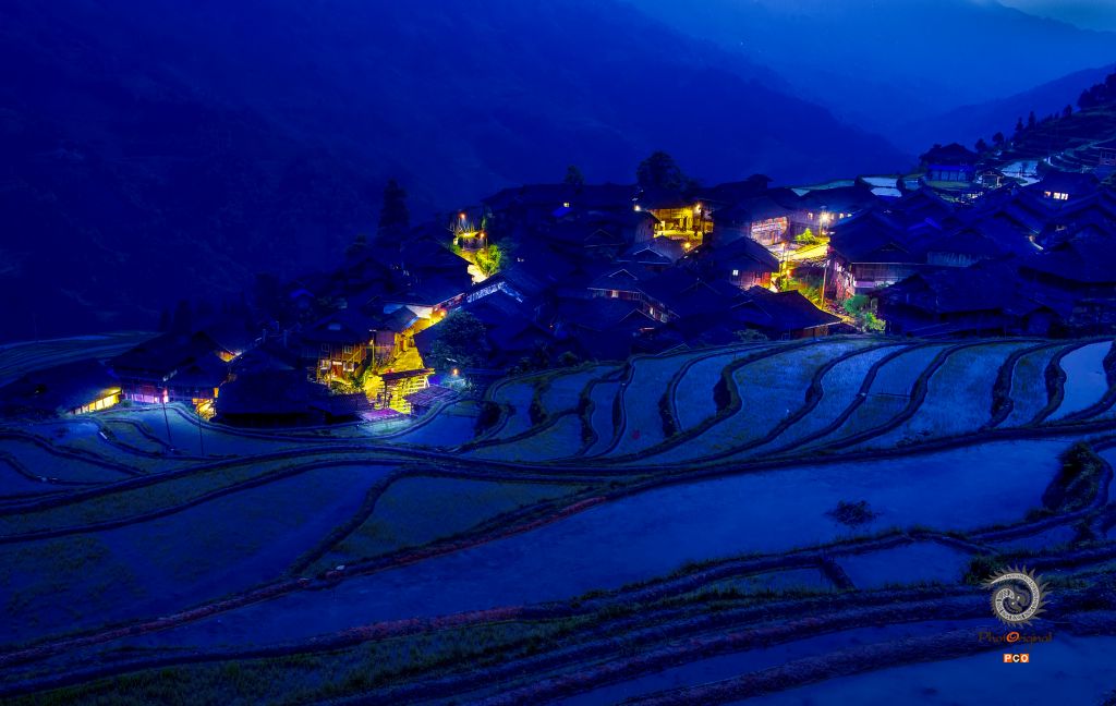 山村夜色