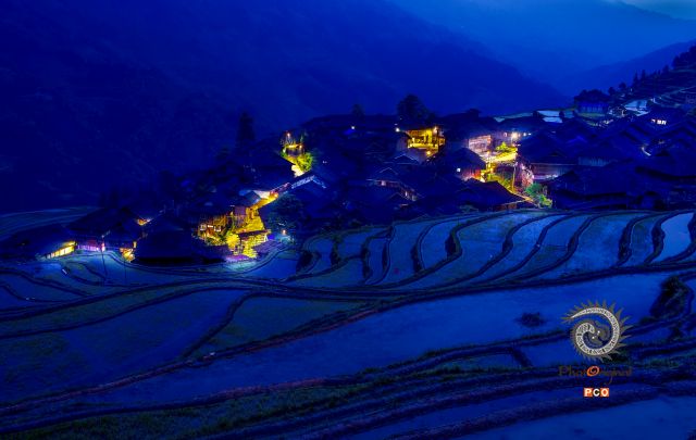 山村夜色