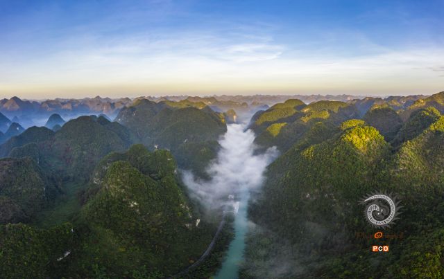 晨雾中的格凸河