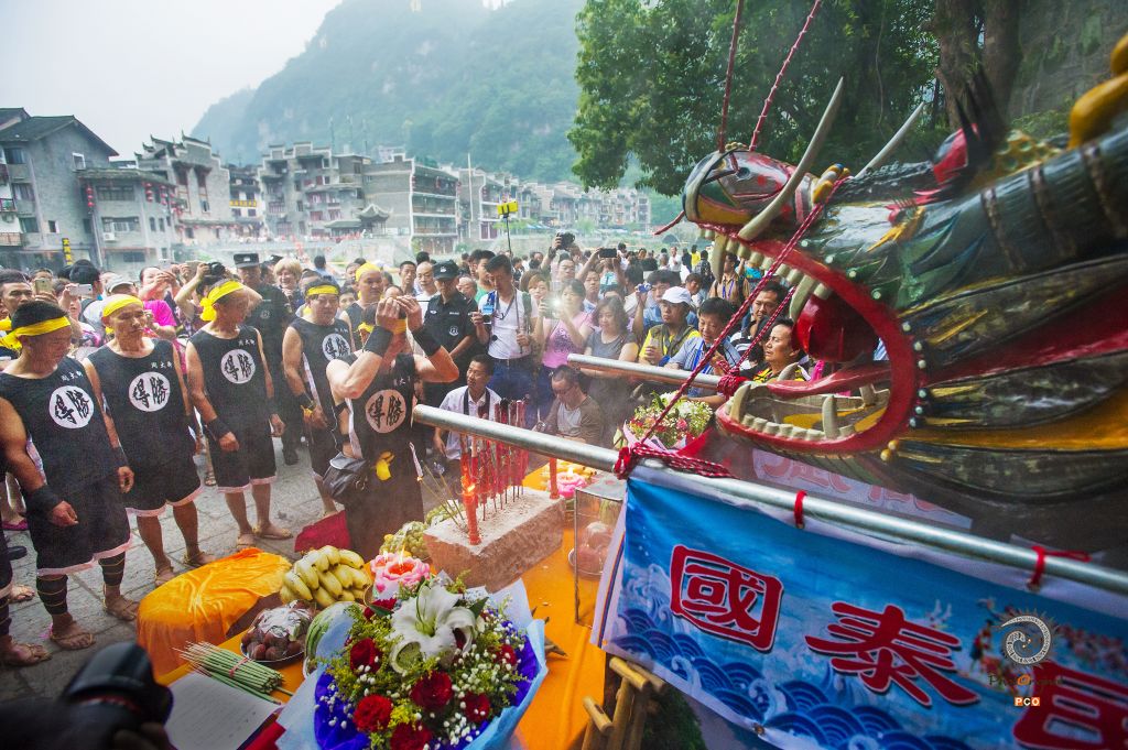 镇远龙舟赛祭龙仪式