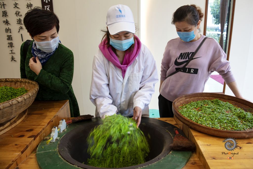 《复工复产 茶香贵州》