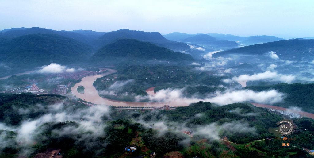 烟雨山水（赤水河流域）  王怀茂摄  18984293516