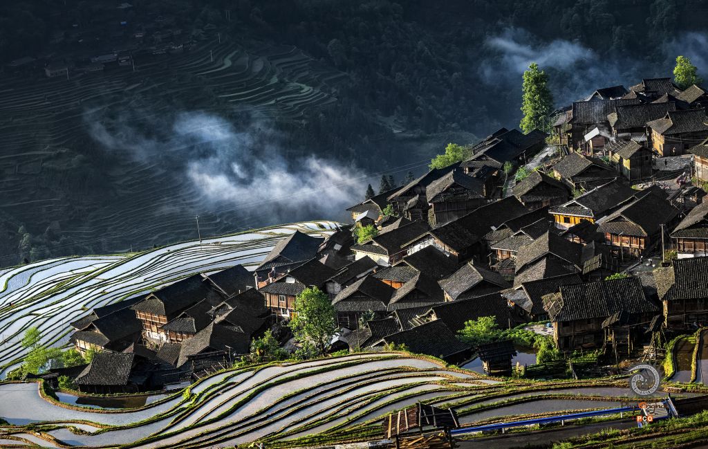 苗家山寨