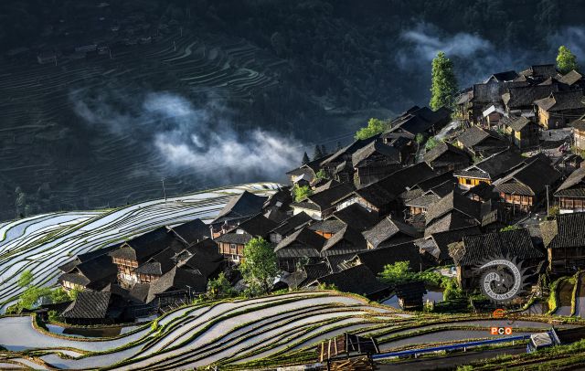 苗家山寨