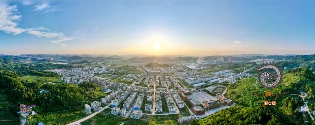 夕阳与瓮安经济开发区