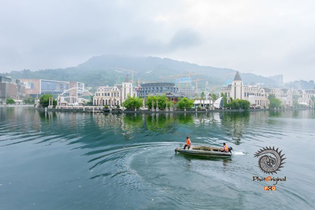 南明河上清洁工