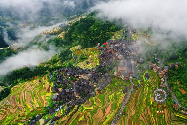 层层梯田绕山转