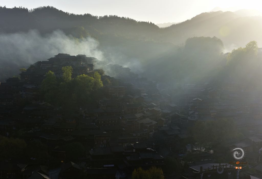 苗寨晨韵