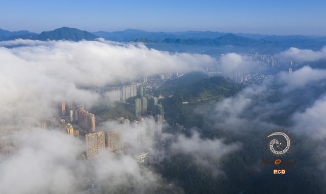 《雾锁匀城》