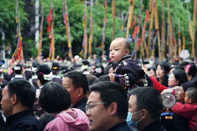 出众