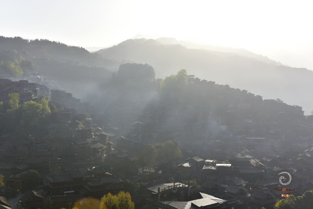苗寨晨韵