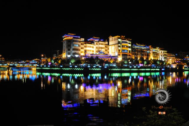 《苗乡夜色》