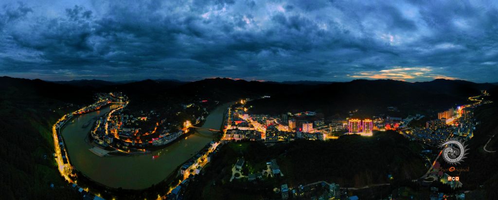 养心圣地，神秘从江夜景