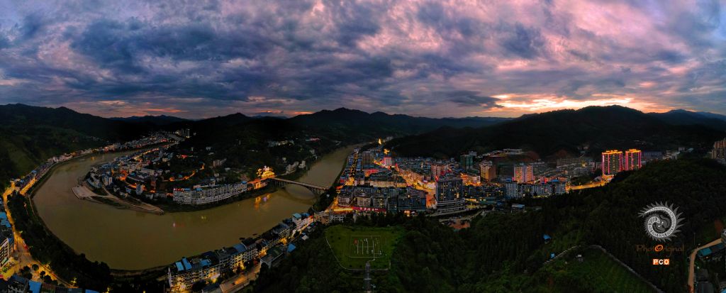 养心圣地，神秘从江夜景