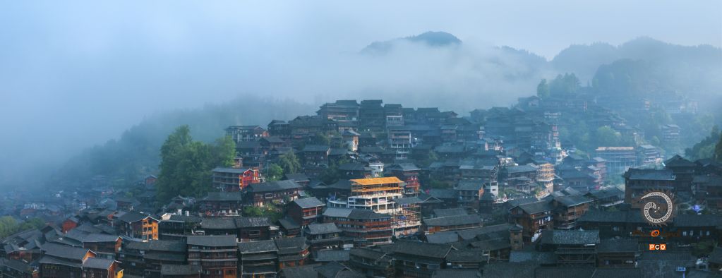 雾锁苗寨