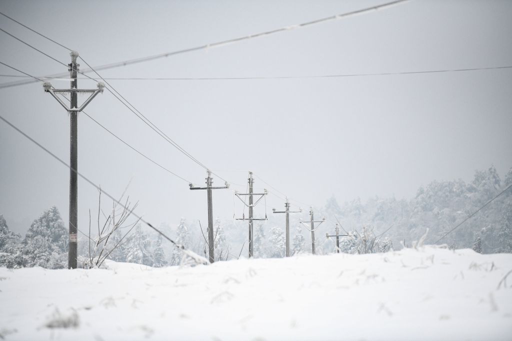 “踏雪逆行”电网人