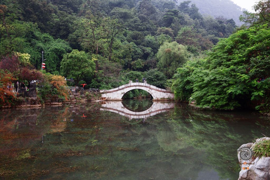 王晋家+13841732888+《黔灵山之桥》