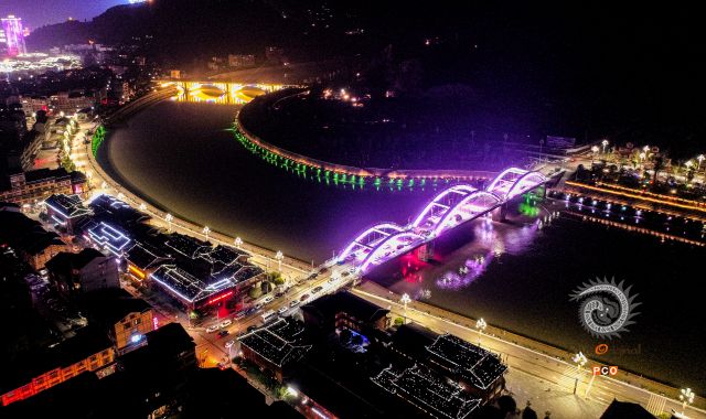 夜色下的松桃大桥