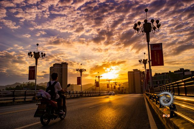 夕阳归家路