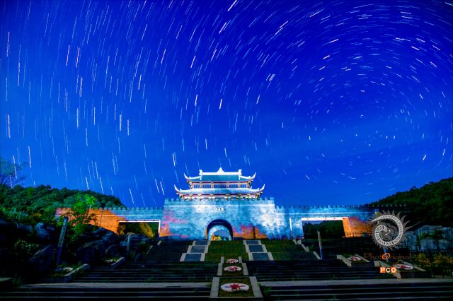 星空下的胜境关楼桥