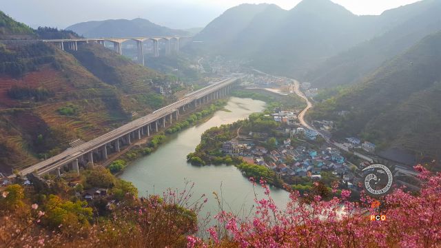 山顶山脚都是桥