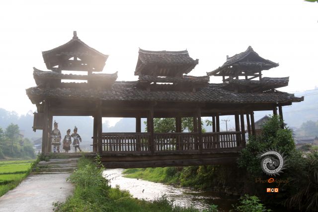 风雨桥上的童年