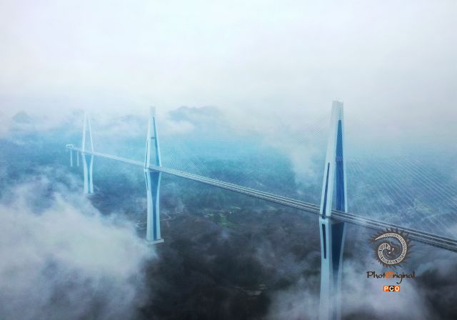 雾中的平塘特大桥