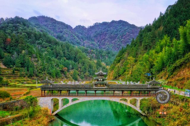 水秀青山招龙桥