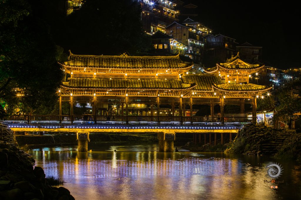 风雨桥夜色