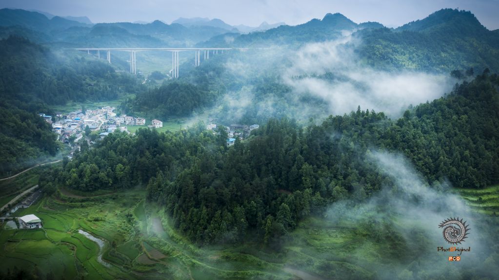 《高速桥从我家门前过》